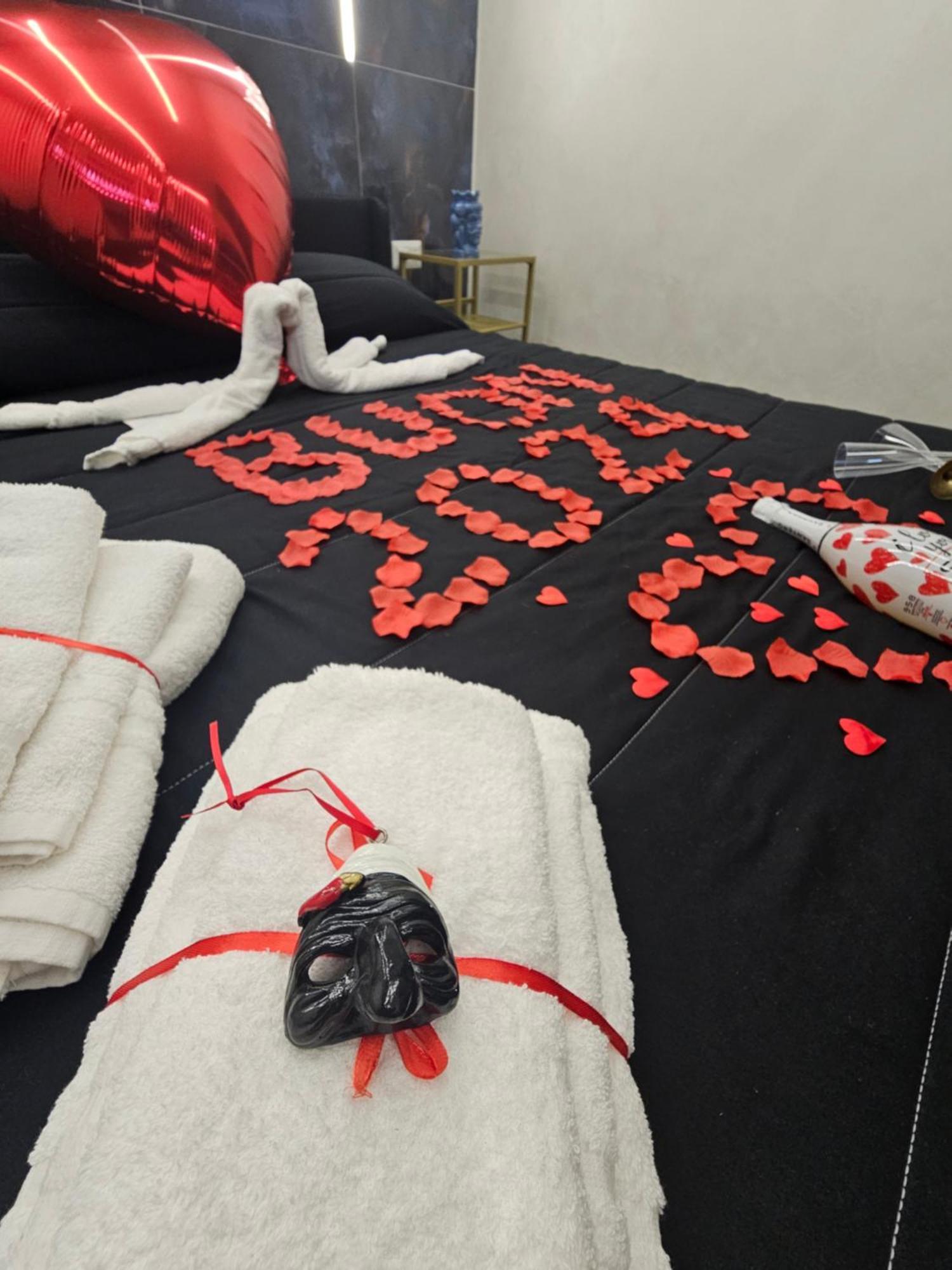 La Dimora Di Pulcinella Apartment Napoli Bagian luar foto